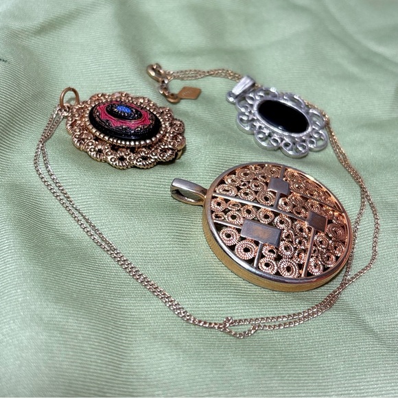 Vintage Sarah Coventry bundle necklace jewelry lot gold filigree oval pendant - Picture 3 of 7